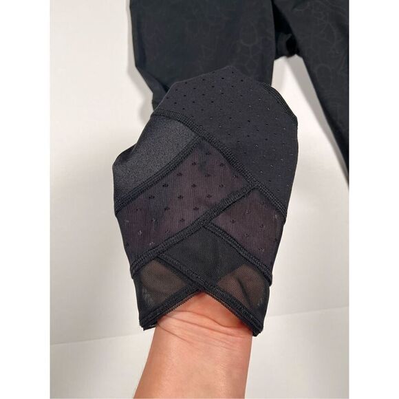 Lululemon Emerge Renewed Crop Luxtreme Legging PrismaEmbossedBlack Size 6 W6E26S - Picture 5 of 9